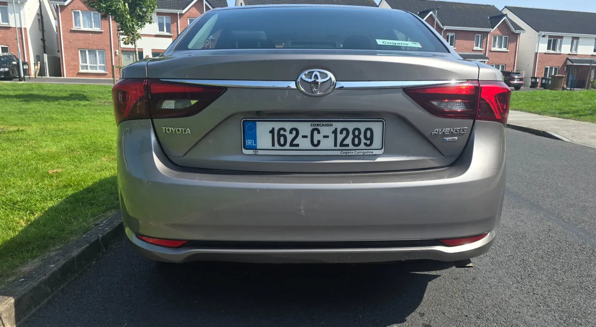 Toyota Avensis 2016 luna model - Image 4