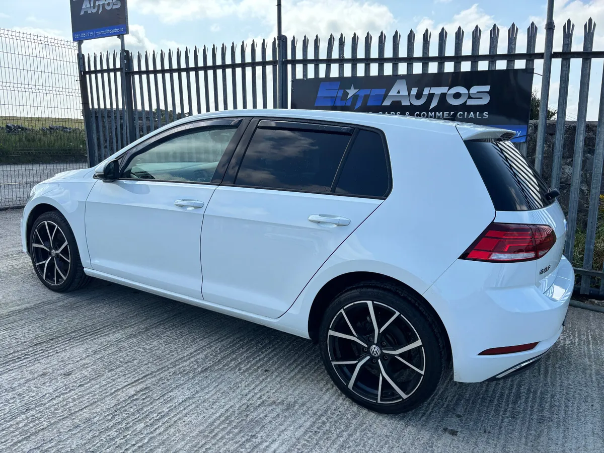 Volkswagen Golf TSI DSG Comfortline  2018 - Image 3