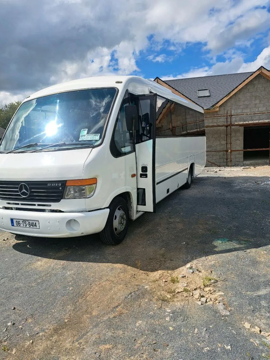 Bus - Image 1