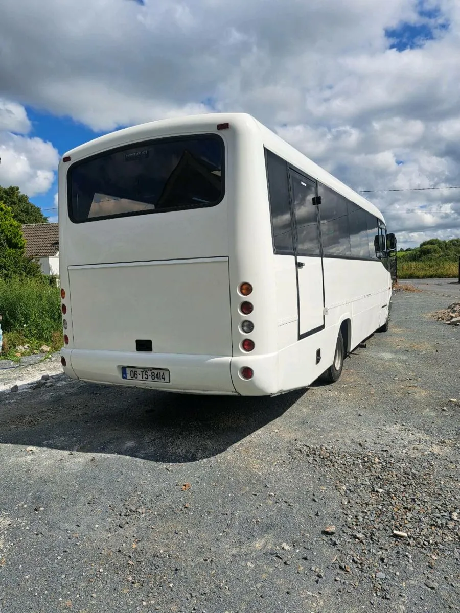 Bus - Image 2