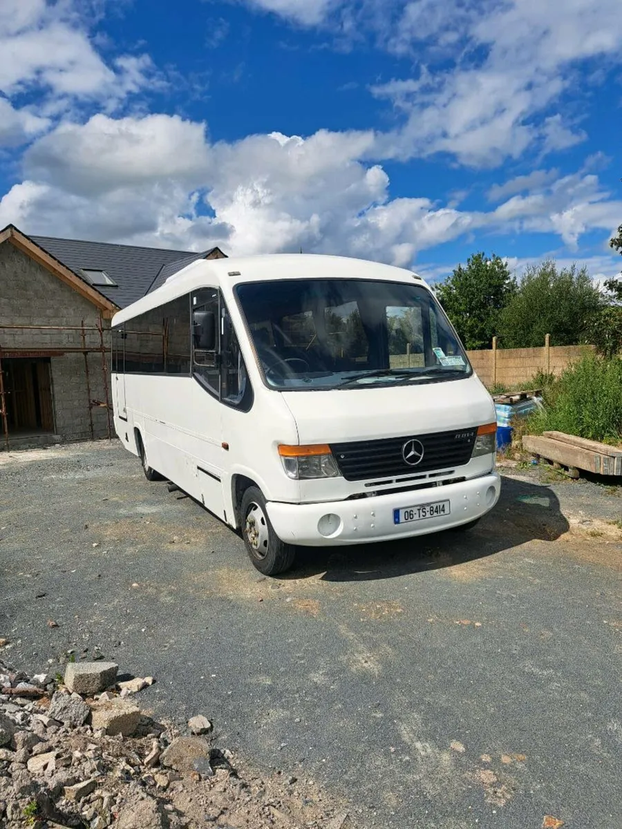 Bus - Image 3