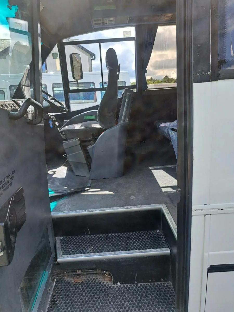 Bus - Image 4