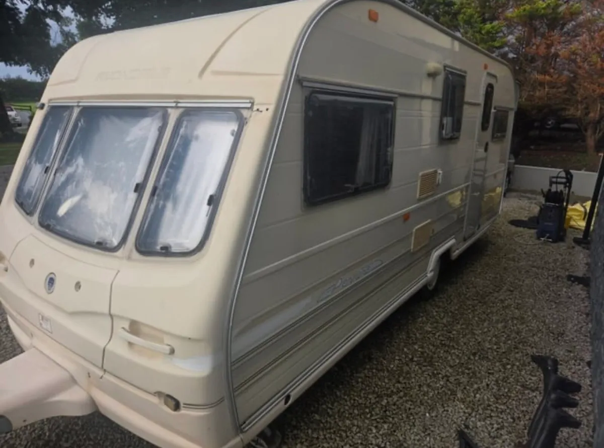 Avondale 5/6 berth caravan with Full Awning - Image 1