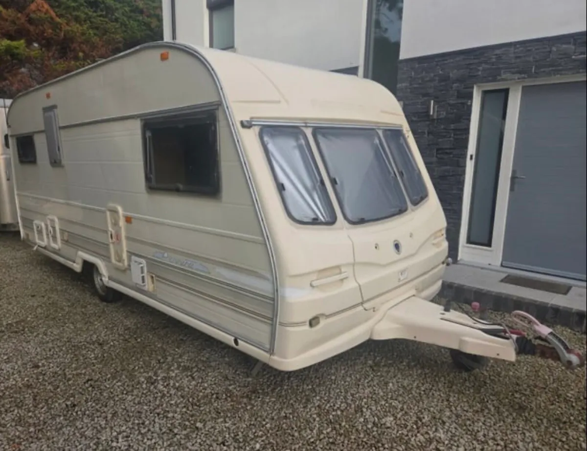 Avondale 5/6 berth caravan with Full Awning - Image 2