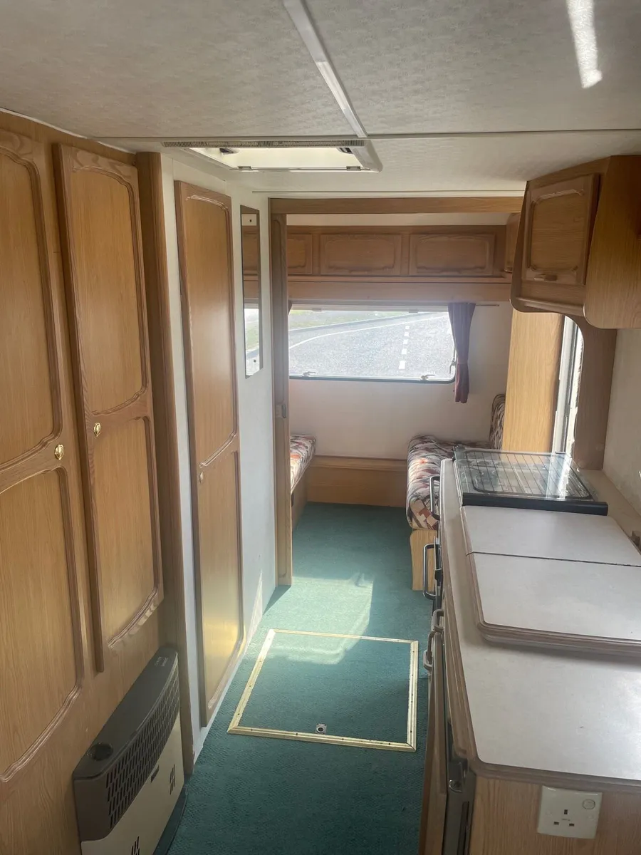 Avondale 5/6 berth caravan with Full Awning - Image 4