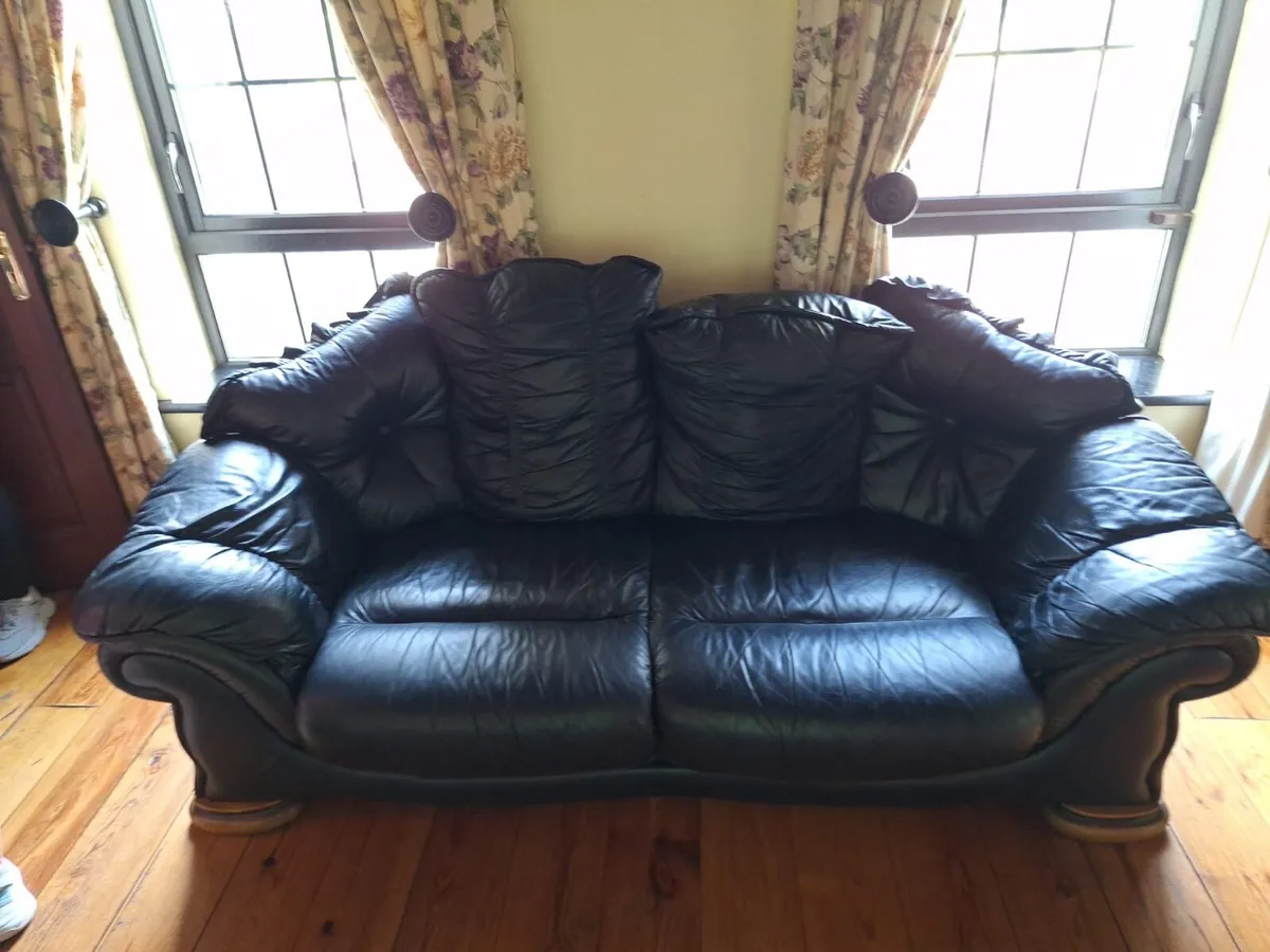 3, 2, 1 leather suite - Image 1