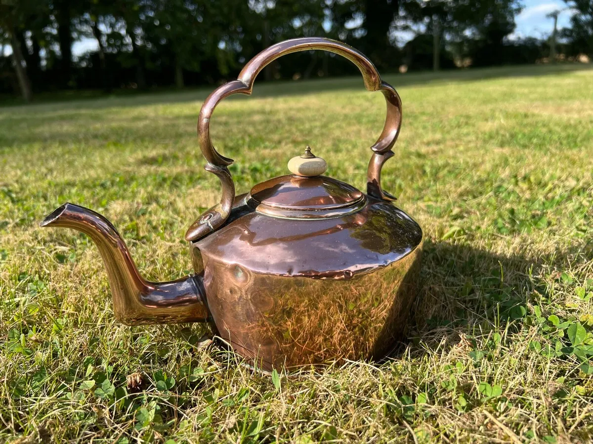 Antique copper kettle - Image 1