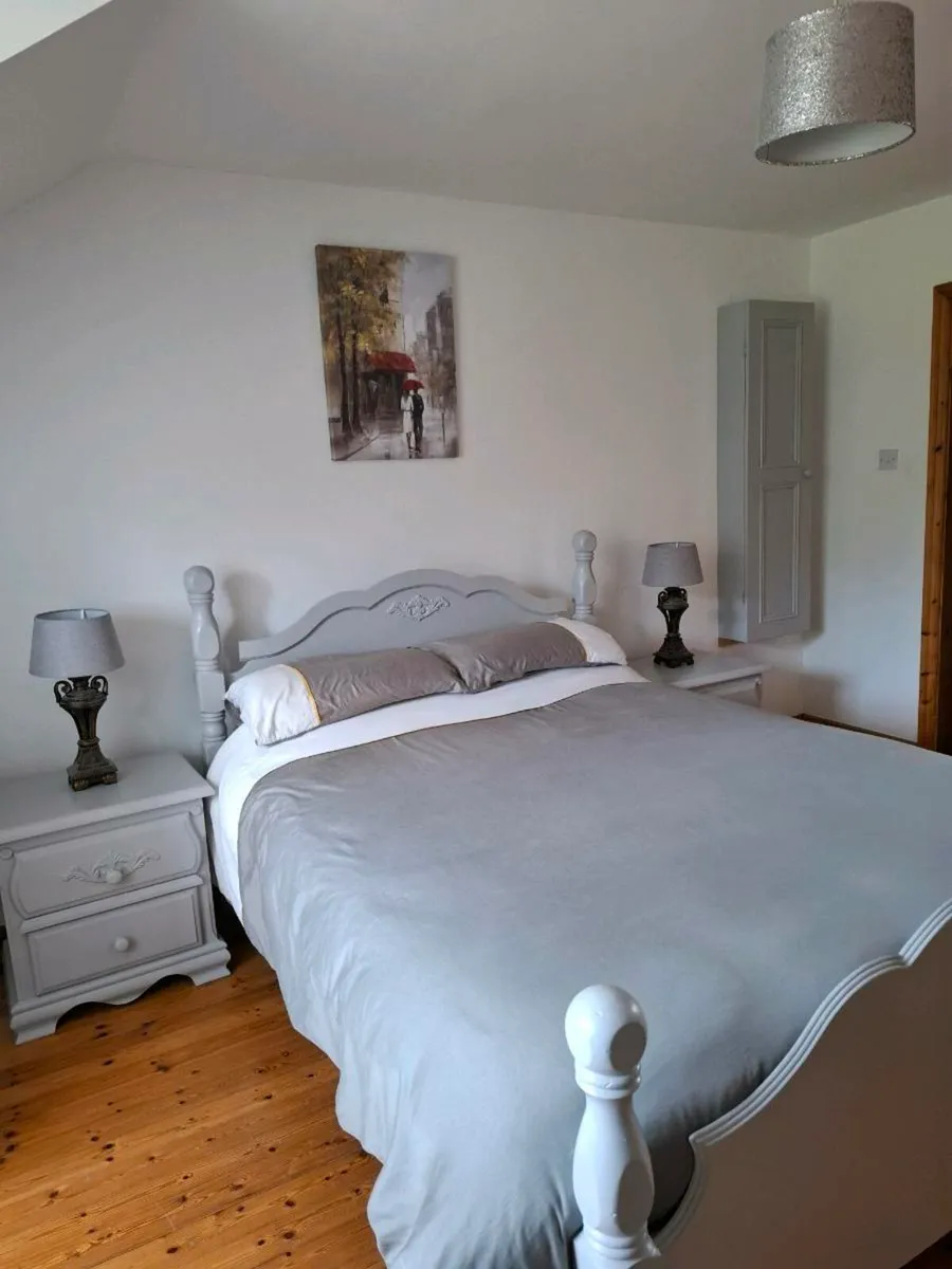 Bedroom furniture - Image 2