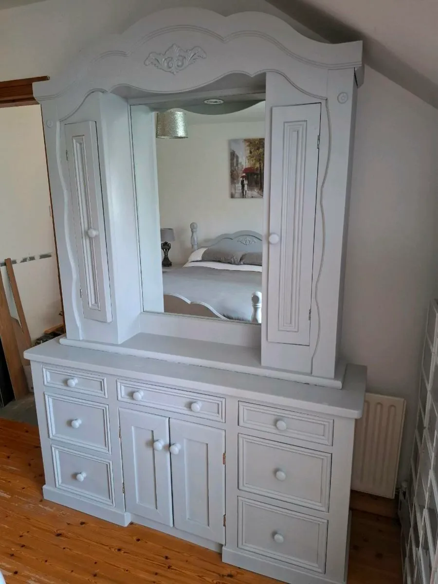 Bedroom furniture - Image 4