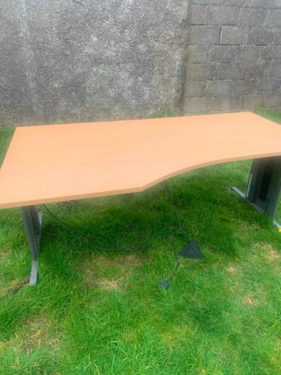 Beech Executive Office Desks: - Image 1