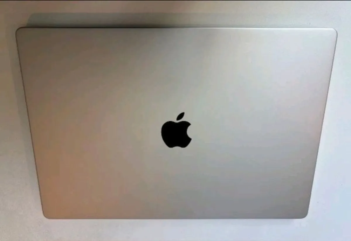 Macbook pro 16 inch m3 pro 18gb/512gb Silver - Image 3