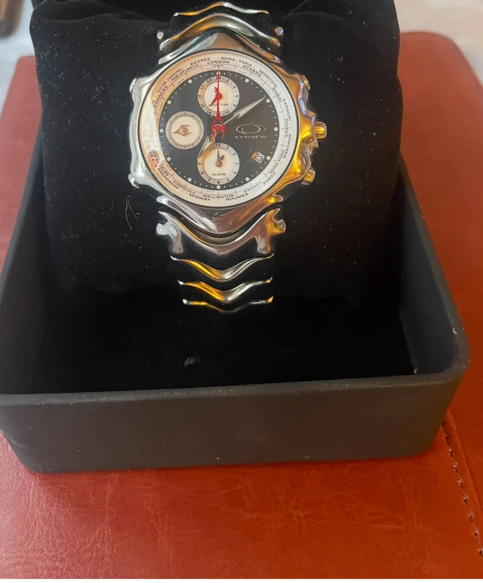 Oakley Watch.. - Image 1