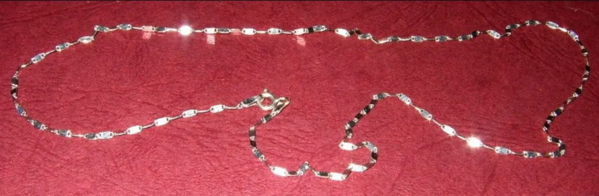 Vintage Hallmarked 9ct White Gold Necklace - Image 1