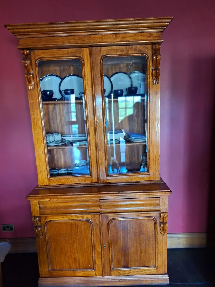 kitchen cabinet