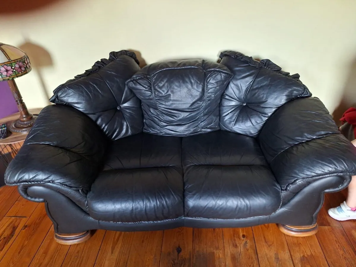 3, 2, 1 leather suite - Image 3