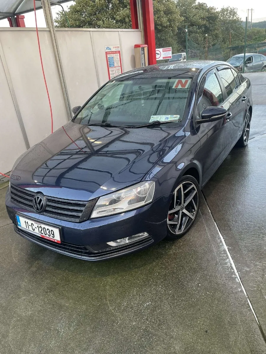 Volkswagen Passat 2011 - Image 2