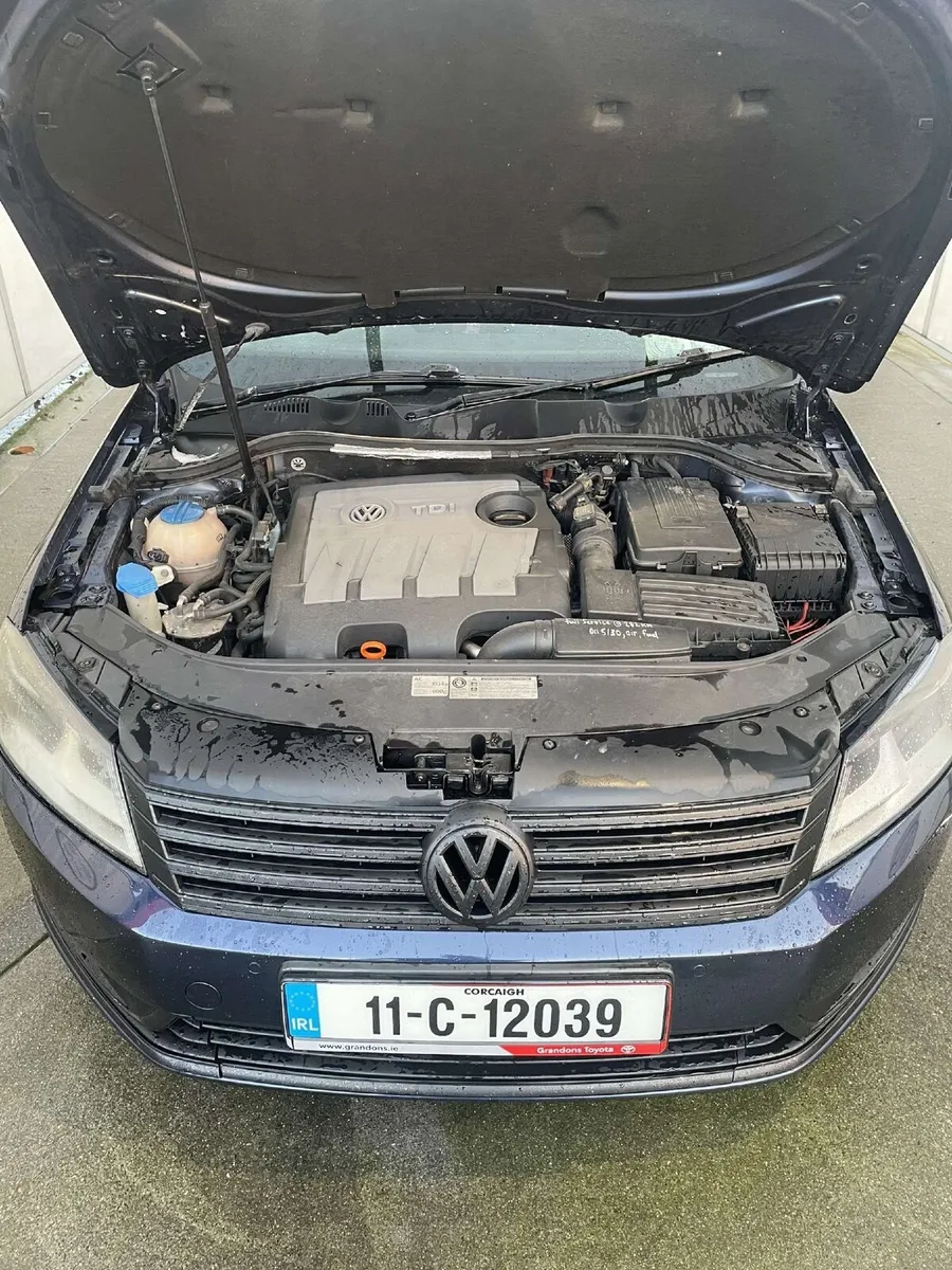 Volkswagen Passat 2011 - Image 4