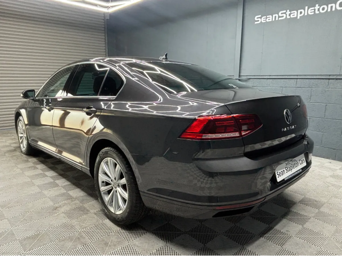 Volkswagen Passat BUSINESS 2.0 TDI MANUAL 6SPEED F - Image 2