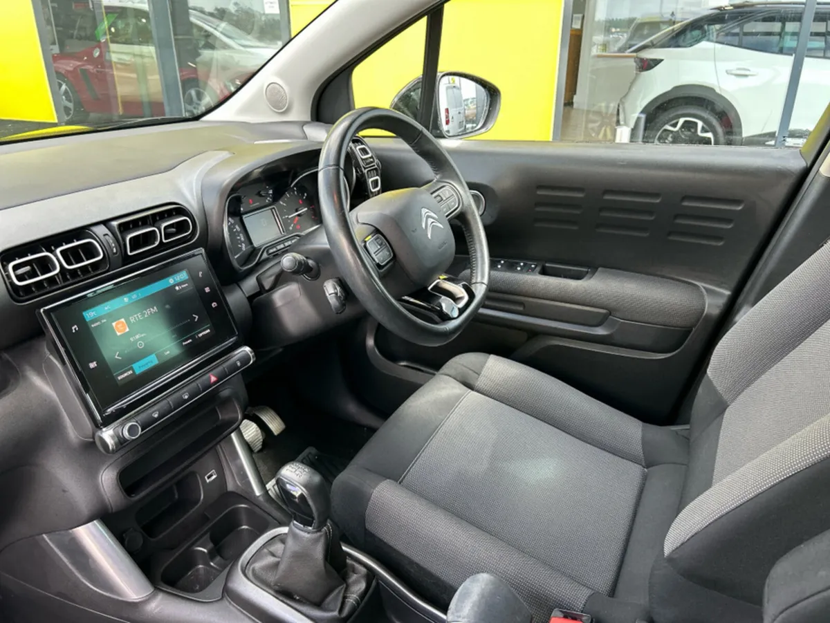 Citroen C3 FEEL PURETECH 82 4 4DR - Image 3