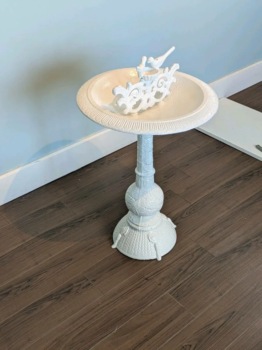Cast iron Bird bath - Image 4