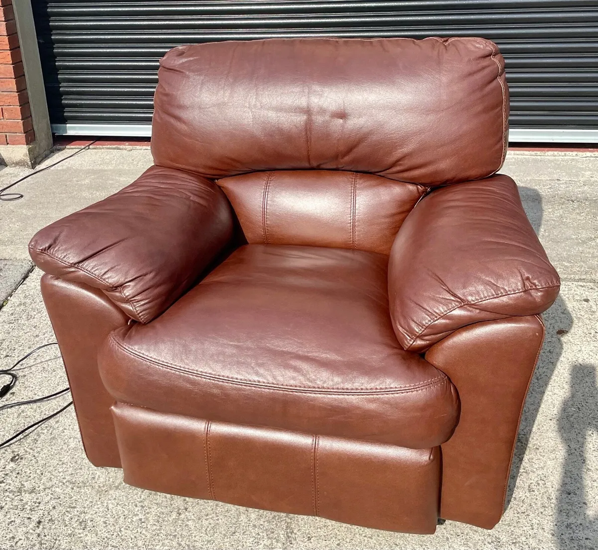 Single Electric Recliner Leather Chair - Image 1