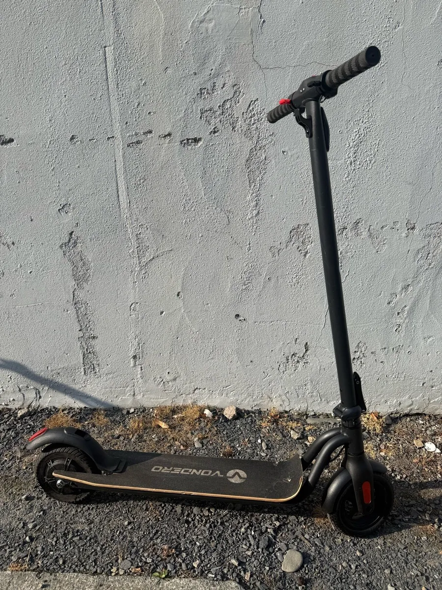 Vondero e scooter - Image 1