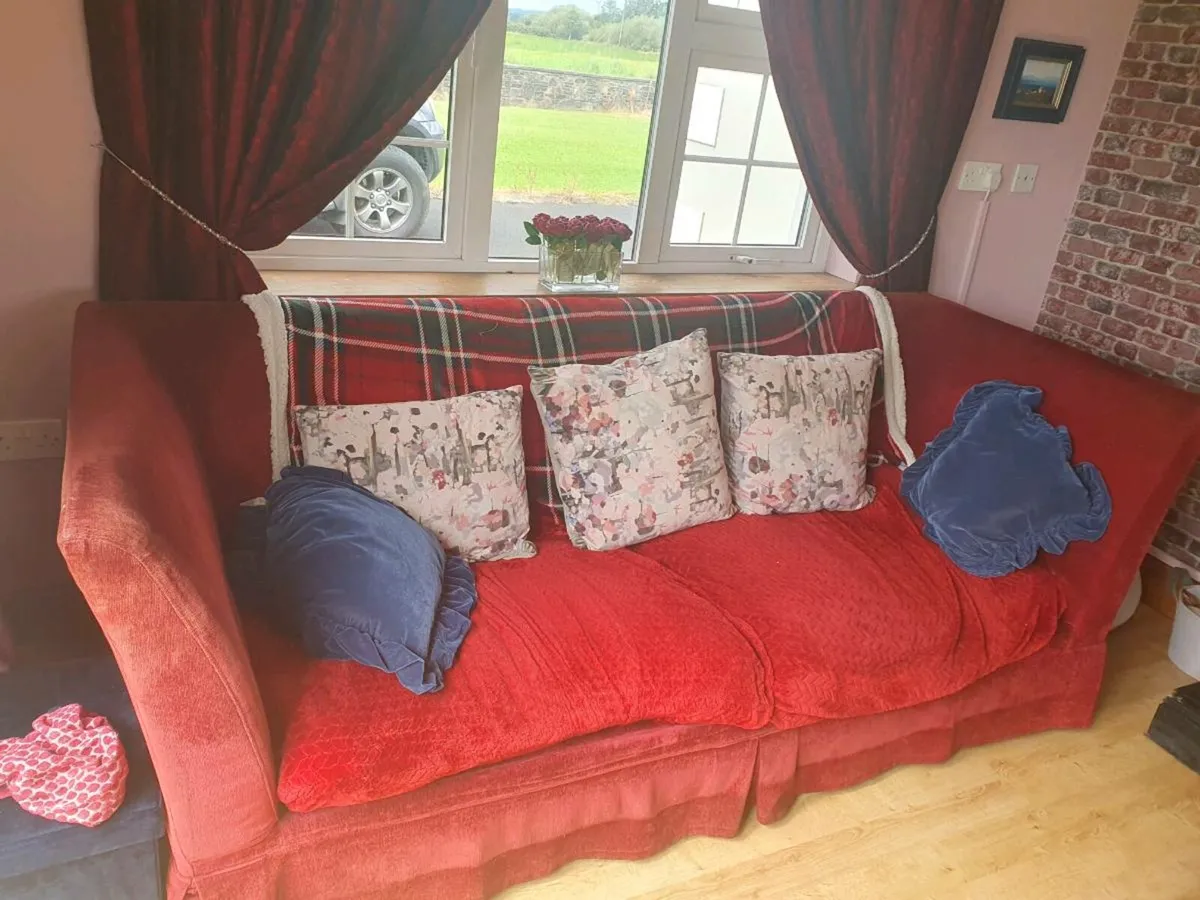 Large red sofa - Image 3