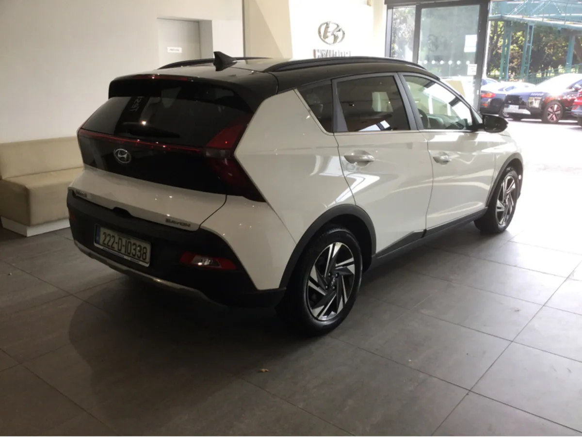 Hyundai Bayon EXECUTIVE 2 TONE - Image 2