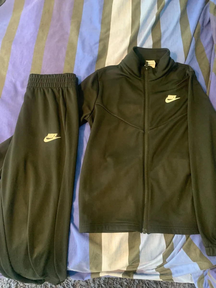Boys tracksuit - Image 1