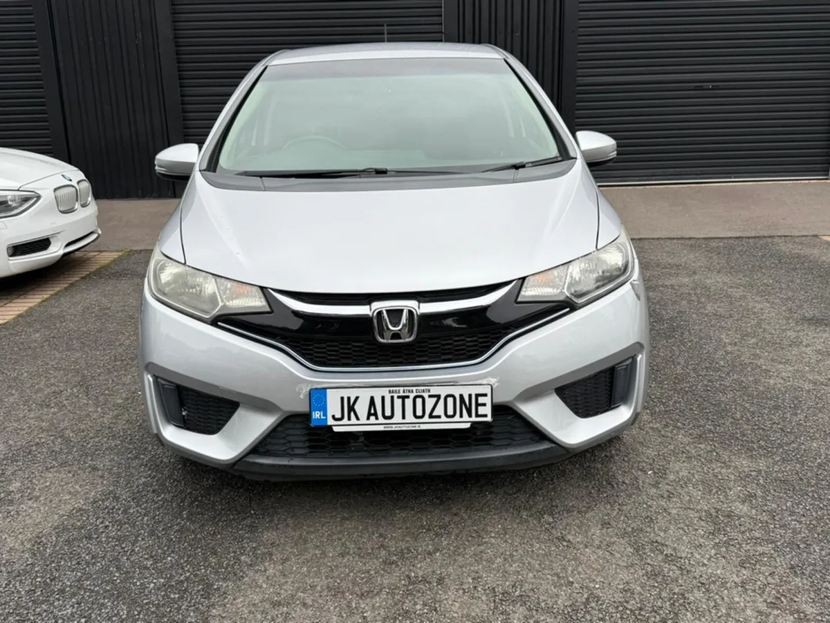 Honda Fit 1.5 HYBRID AUTO - Image 2