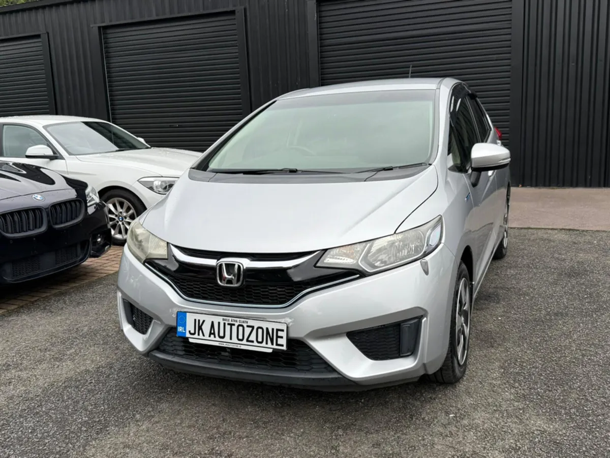 Honda Fit 1.5 HYBRID AUTO - Image 3