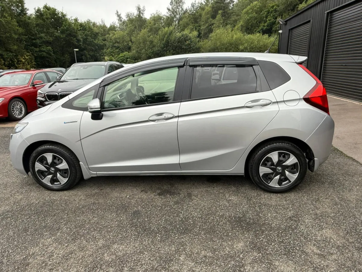 Honda Fit 1.5 HYBRID AUTO - Image 4