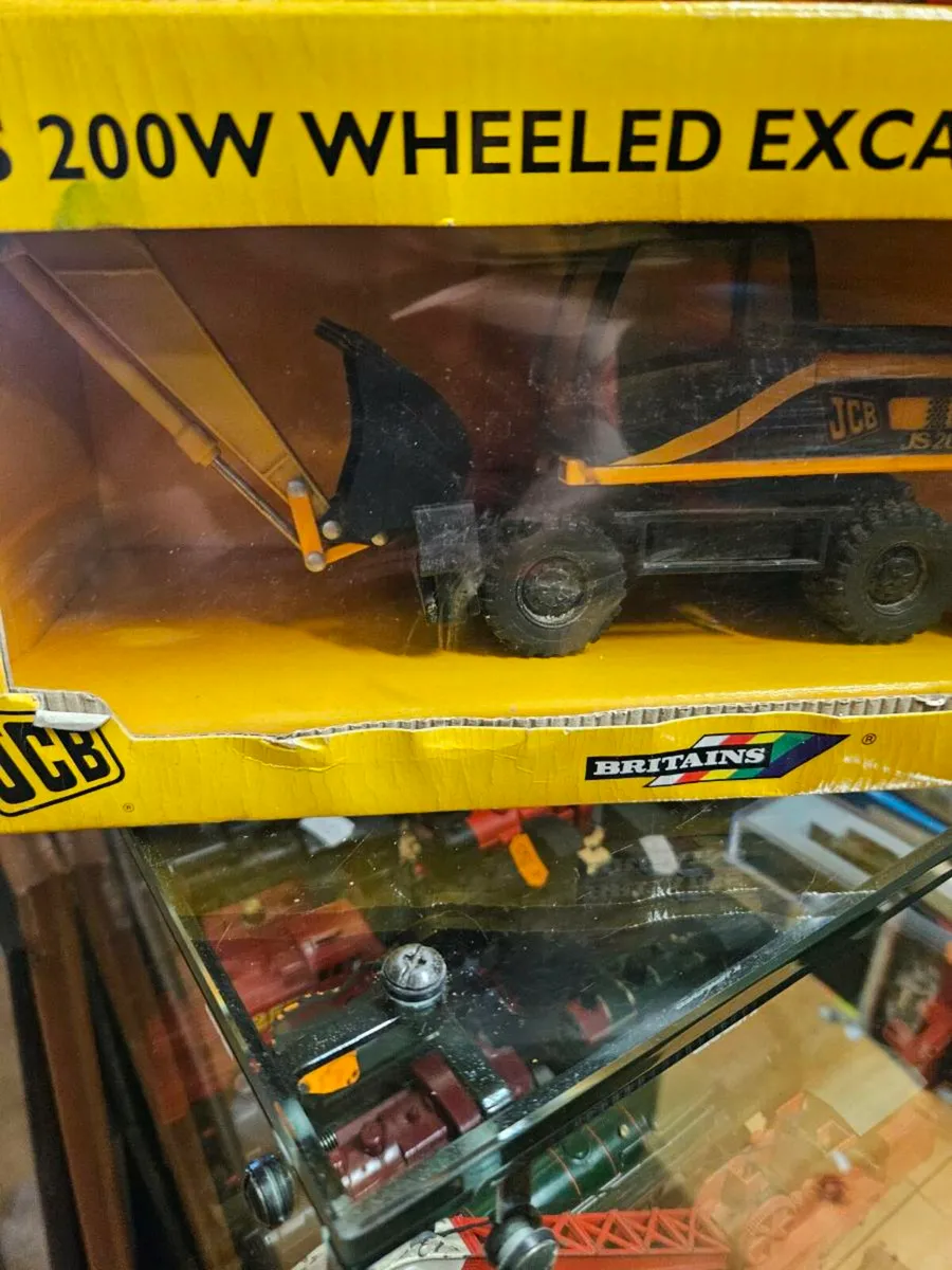 Britain's JCB Wheeled Excavator - Image 2