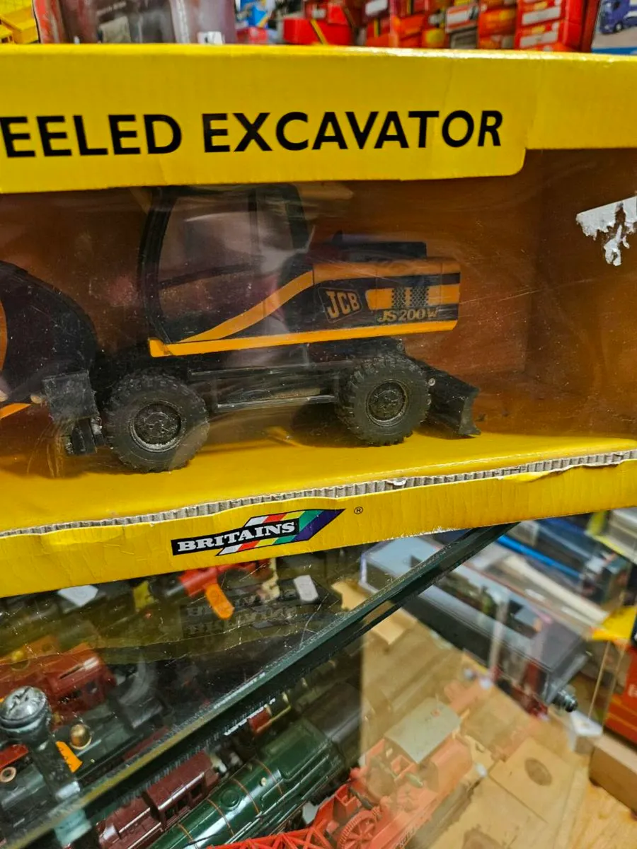 Britain's JCB Wheeled Excavator - Image 3