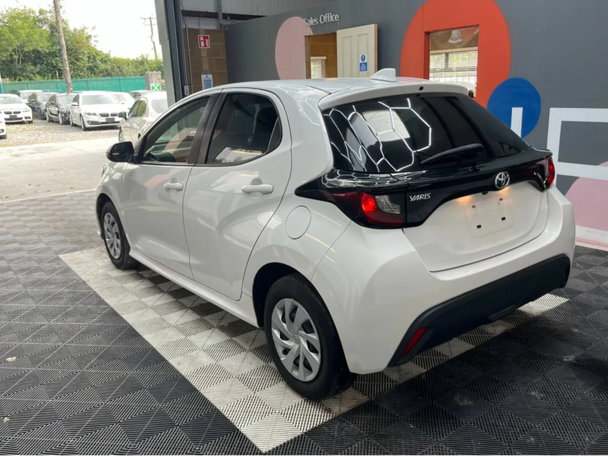Toyota Yaris 1.0 PETROL / 95k KMs / REVERSE CAMERA - Image 4