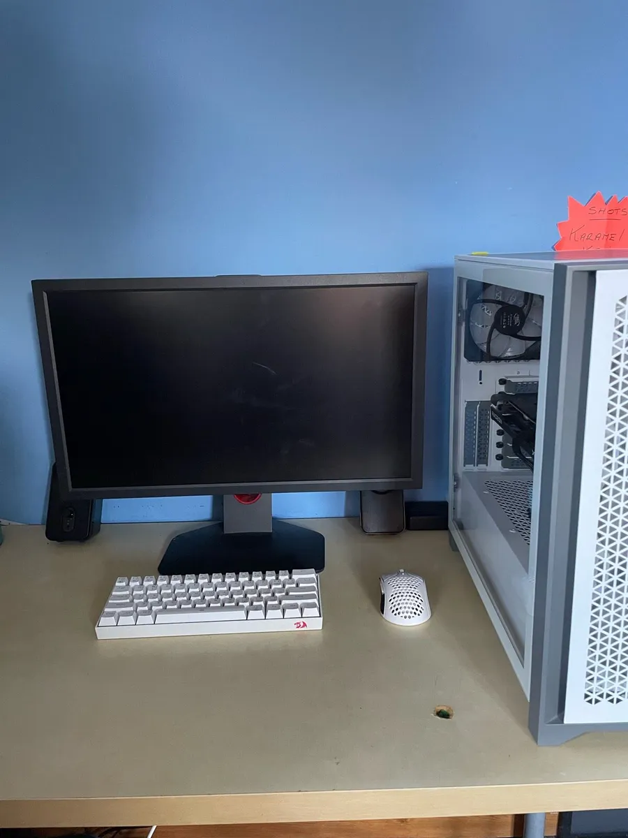 Custom built gaming pc with monitor and accesories - Image 2