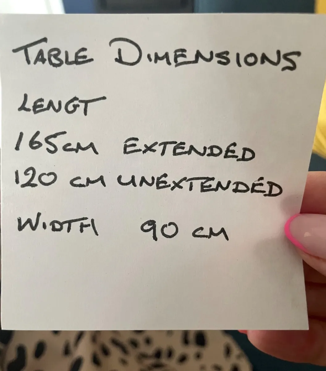 Table and chairs - Image 1