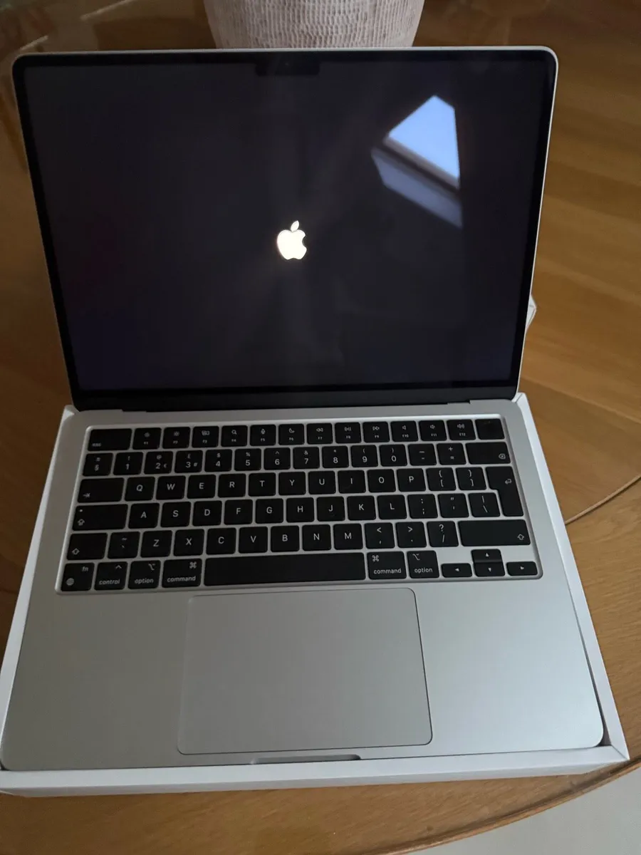 MacBook Air M3 2024 As New - Image 2