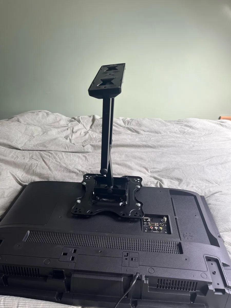 32” Toshiba smart tv with wall bracket - Image 3