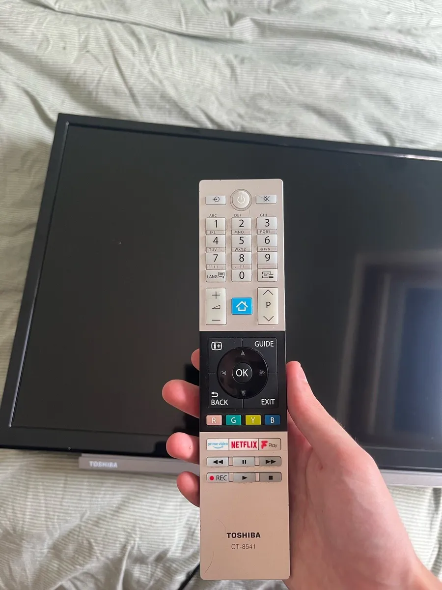 32” Toshiba smart tv with wall bracket - Image 4