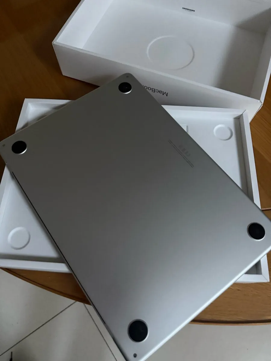 MacBook Air M3 2024 As New - Image 4