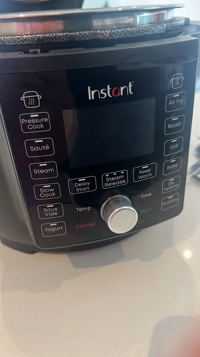 Instant pot cooker - Image 1