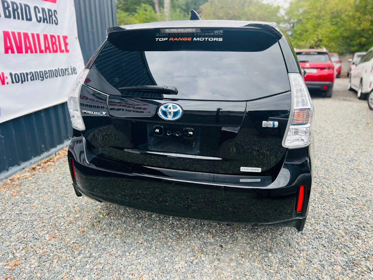 Toyota Prius **2014** 5 seater - Image 4