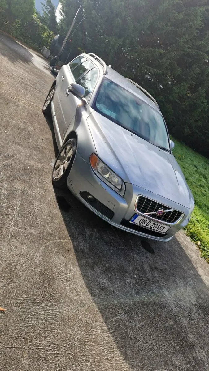2008 Volvo V70 Estate – Reliable, Manual, Towbar - Image 1