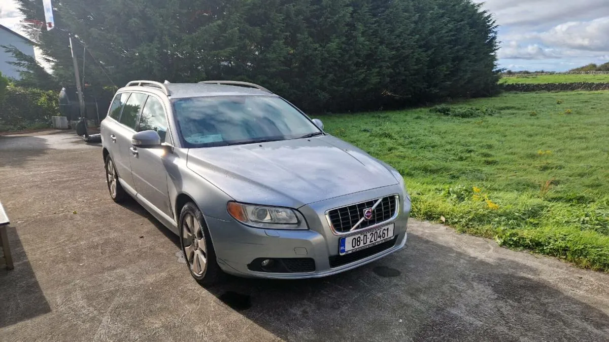 2008 Volvo V70 Estate – Reliable, Manual, Towbar - Image 2