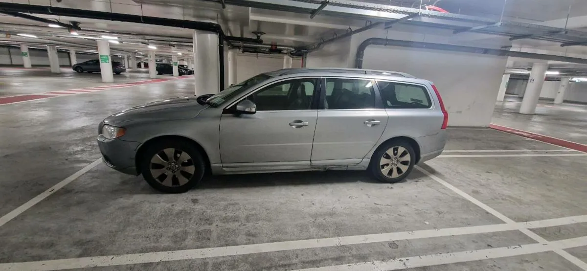 2008 Volvo V70 Estate – Reliable, Manual, Towbar - Image 4