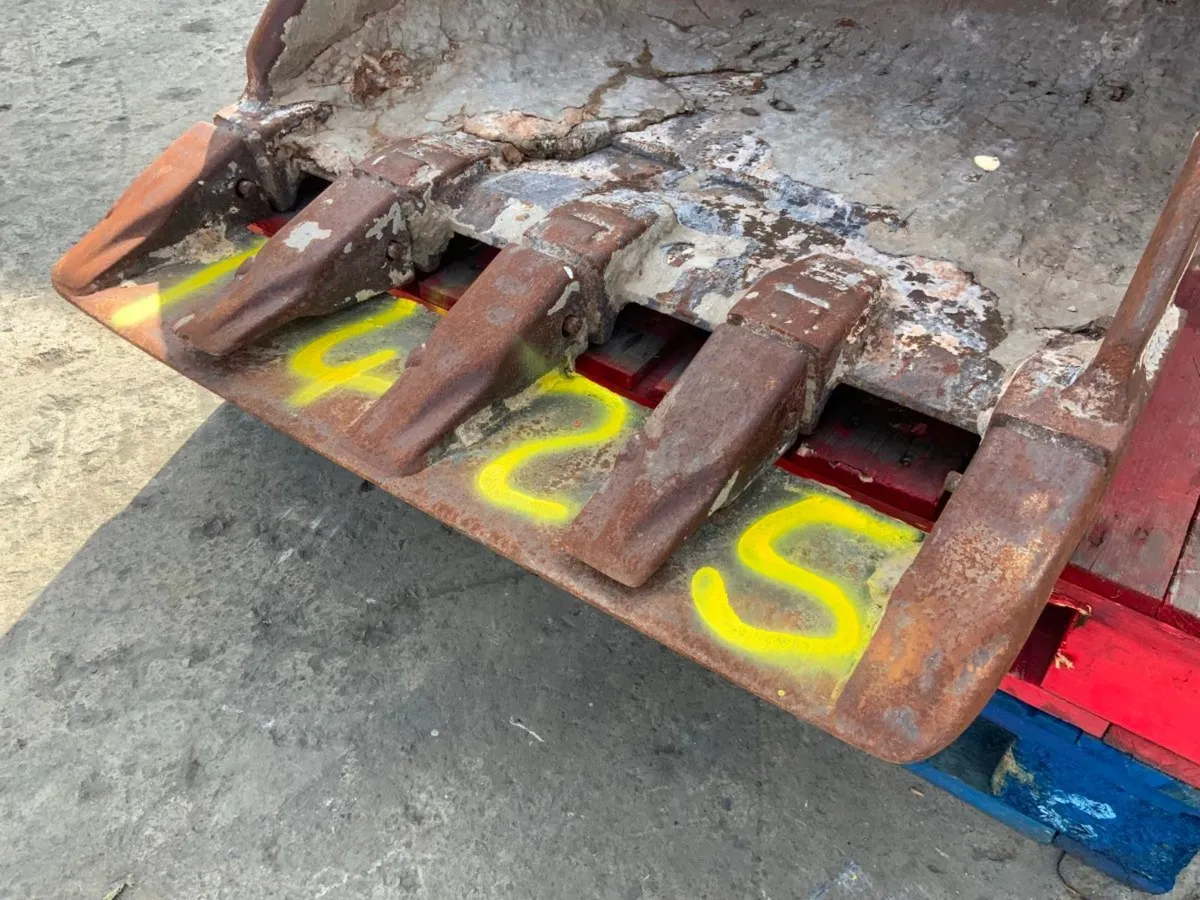 36" GEITH DIGGING BUCKET.....65mm PINS.......1425. - Image 3