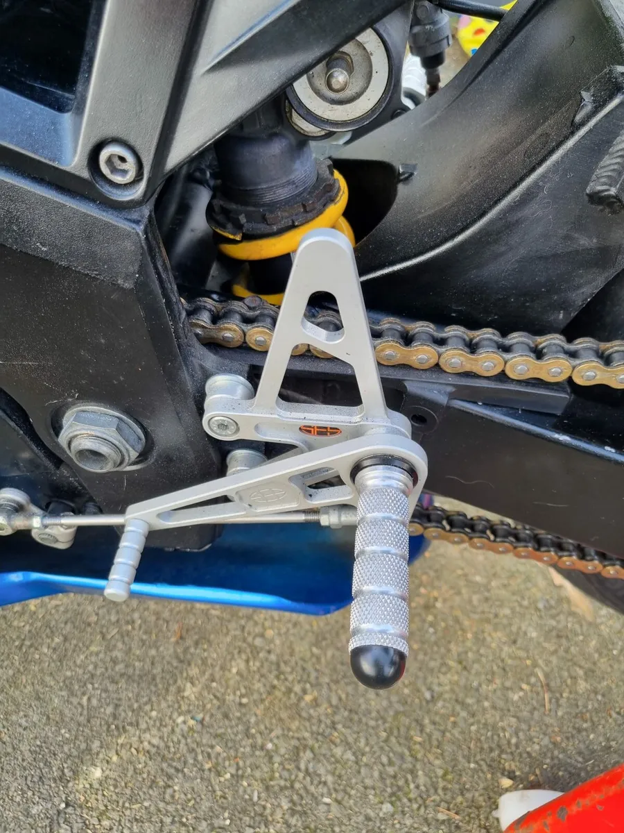 Suzuki gsxr 750 track bike - Image 4