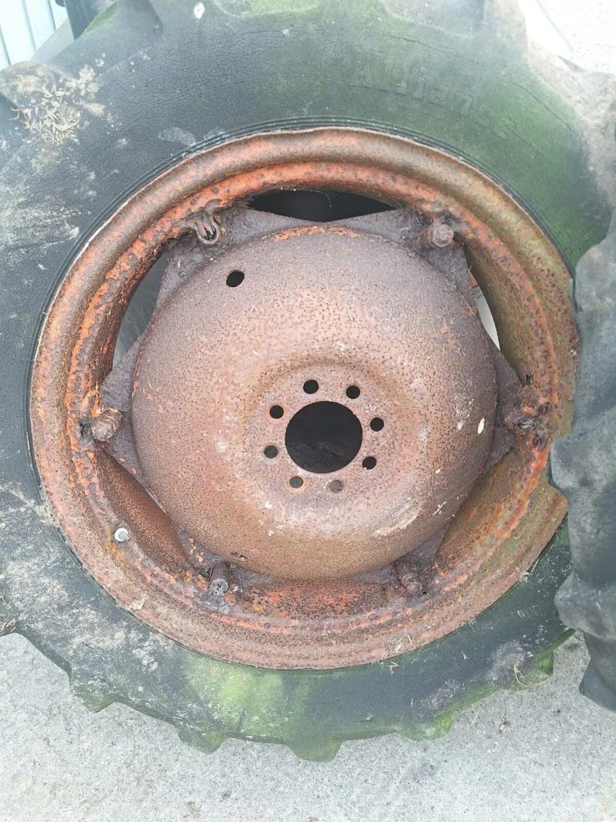 Tractor wheels - Image 1