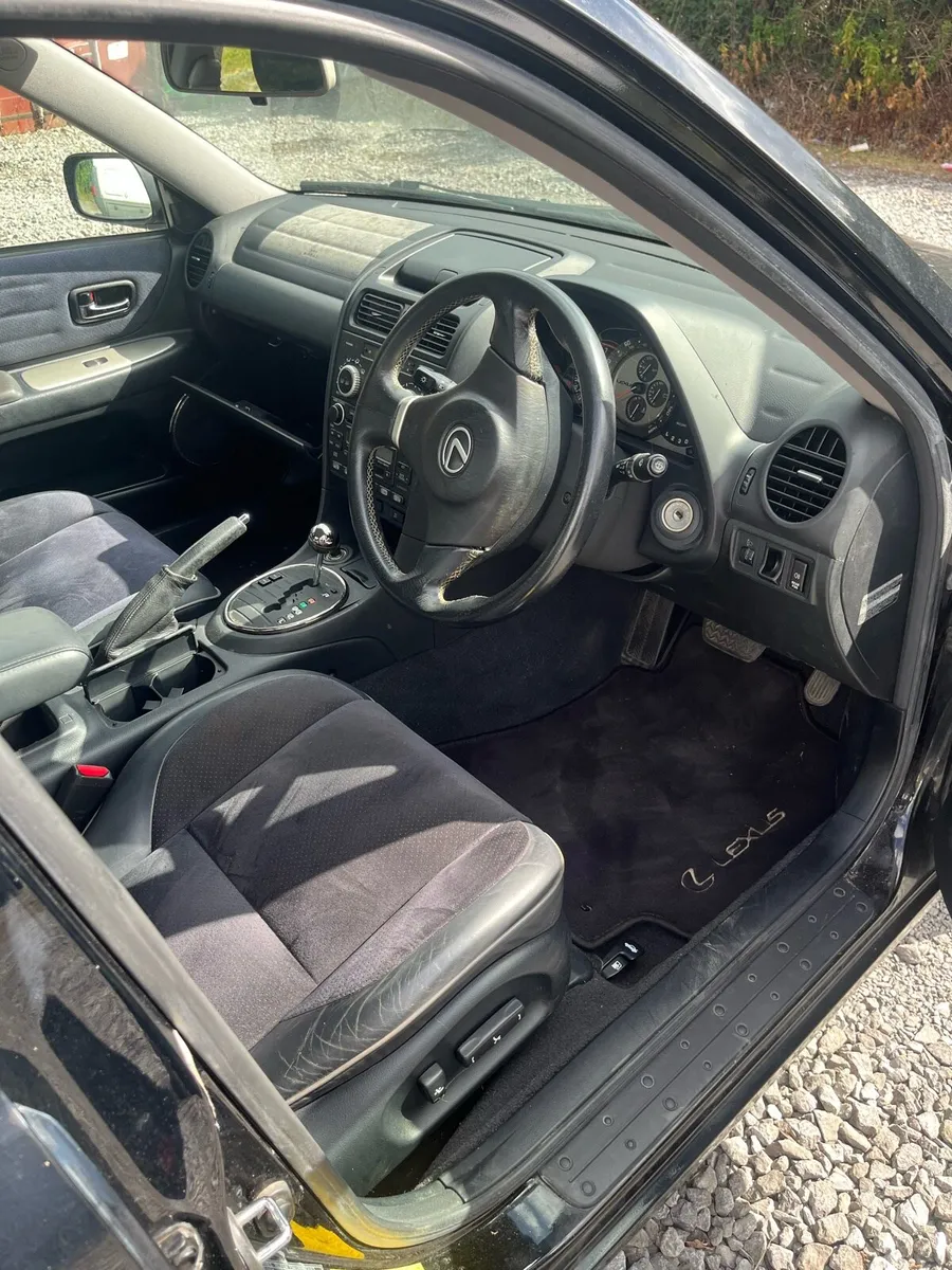 Lexus is200 2004 - Image 4